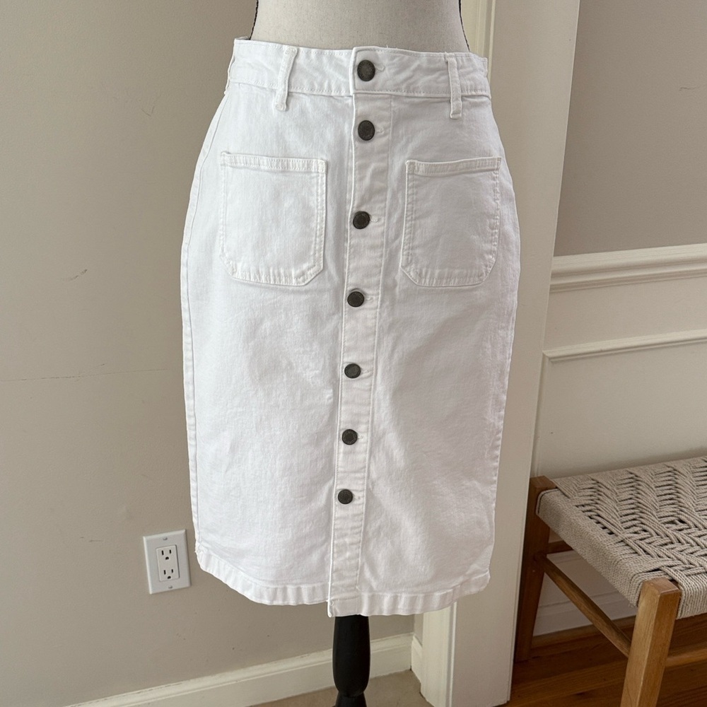 ON 34th White Button Front Stretch Denim Midi Skirt Size 6 28